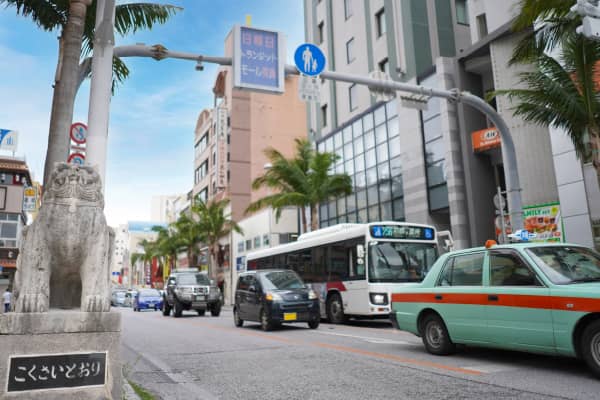 国際通り（車で約15分）